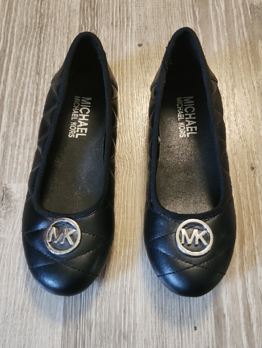 Michael Kors EUC Black Quilted Leather Logo Ballet Flats Size Kids 2